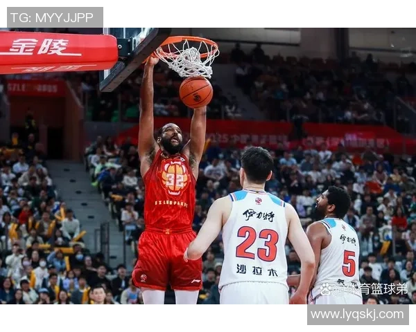 足球后场球星崛起：重新定义防守与进攻之间的完美平衡