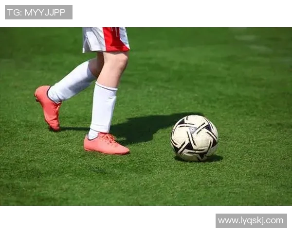 80后足球女星风采展现青春风貌 引领女性足球新潮流